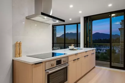 Kitchen Island Photo of 1001 1888 Alberni Street, Vancouver, BC