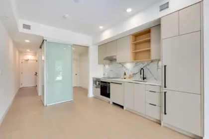 663 422 E 3rd Street, North Vancouver, BC, North Vancouver — Apartment/Condo for sale