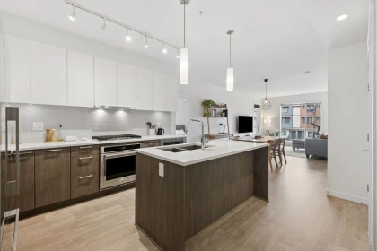 211 625 E 3rd Street, North Vancouver, BC, North vancouver — Apartment/Condo for sale