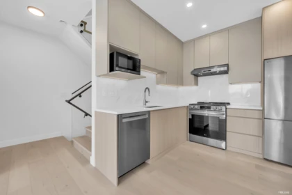 4 3800 Pender Street, Burnaby, BC, Burnaby — Half Duplex for sale