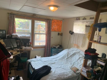 Primary Bedroom Photo of 46275 Portage Avenue, Chilliwack, BC