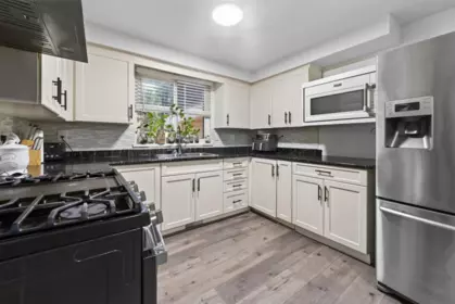 Kitchen Photo of 13355 65a Avenue, Surrey, BC
