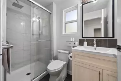 Primary Bathroom Photo of 13355 65a Avenue, Surrey, BC