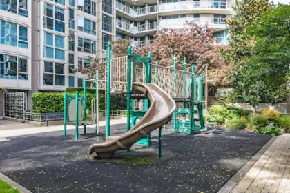 Backyard Photo of 802 388 Drake Street, Vancouver, BC