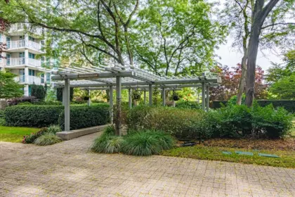Garden / Landscaping Photo of 802 388 Drake Street, Vancouver, BC