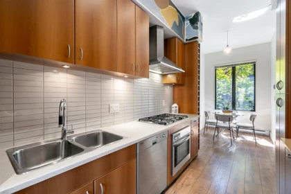 Dining Area Photo of 1 1425 W 11th Avenue, Vancouver, BC