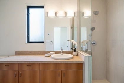 Guest Bathroom Photo of 1 1425 W 11th Avenue, Vancouver, BC
