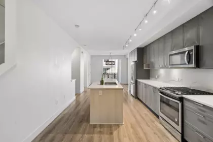 Kitchen Photo of 40 9718 161a Street, Surrey, BC