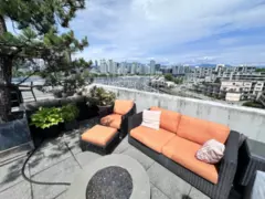 313 674 Leg In Boot Square, Vancouver, BC