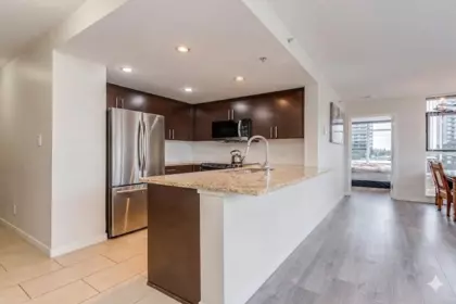 806 575 Delestre Avenue, Coquitlam, BC, Coquitlam — Apartment/Condo for sale