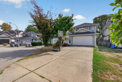 Family Room Photo of 19478 61 Avenue, Surrey, BC