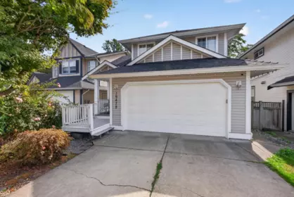 Living Room Photo of 19478 61 Avenue, Surrey, BC