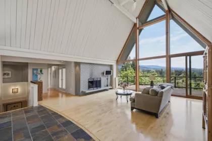 Living Room Photo of 820 Younette Drive, West Vancouver, BC