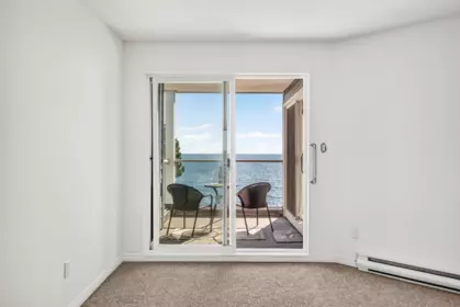 Entry Foyer Photo of 202 5470 Inlet Avenue, Sechelt, BC