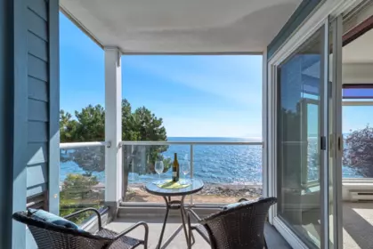Front Yard Photo of 202 5470 Inlet Avenue, Sechelt, BC