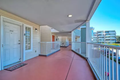 Kitchen Photo of 202 5470 Inlet Avenue, Sechelt, BC
