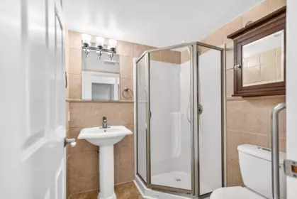 Primary Bathroom Photo of 202 5470 Inlet Avenue, Sechelt, BC