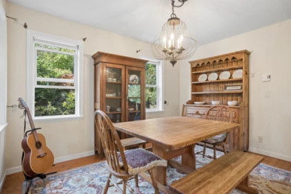 Breakfast Nook Photo of 965 Village Drive, Bowen Island, BC