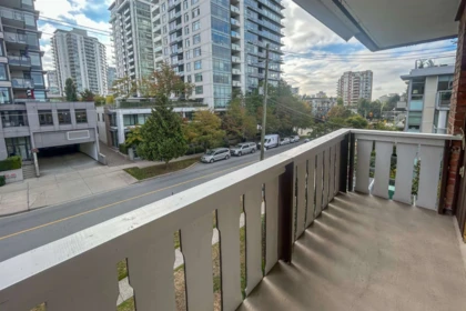 Breakfast Nook Photo of 302 1345 Chesterfield Avenue, North Vancouver, BC