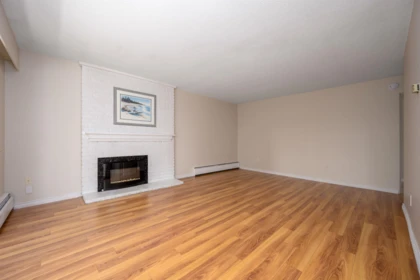 302 1345 Chesterfield Avenue, North Vancouver, BC, North vancouver — Apartment/Condo for sale