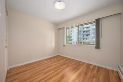 Loft / Bonus Room Photo of 302 1345 Chesterfield Avenue, North Vancouver, BC