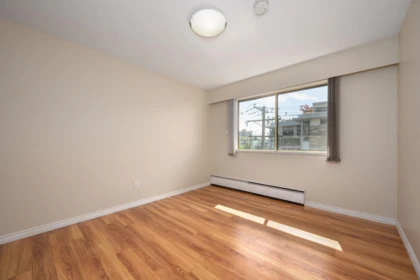 Powder Room Photo of 302 1345 Chesterfield Avenue, North Vancouver, BC