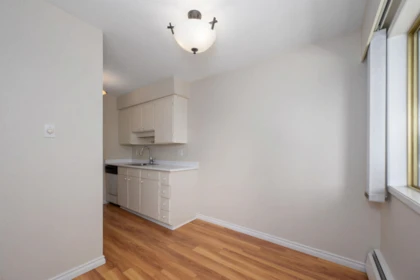 Walk-In Closet Photo of 302 1345 Chesterfield Avenue, North Vancouver, BC