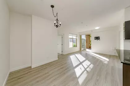Kitchen Island Photo of 107 1633 Mackay Avenue, North Vancouver, BC