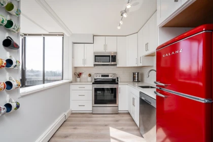 Kitchen Island Photo of 803 9280 Salish Court, Burnaby, BC