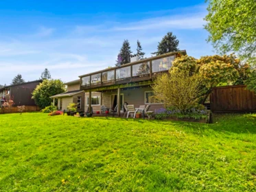 Kitchen Photo of 998 Fairway Drive, North Vancouver, BC
