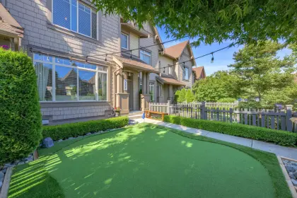 16427 24a Avenue, Surrey, BC, Surrey — Row House (Non-Strata) for sale