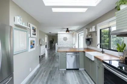 248 Knight Road, Gibsons, BC, Gibsons — Single Family Residence for sale