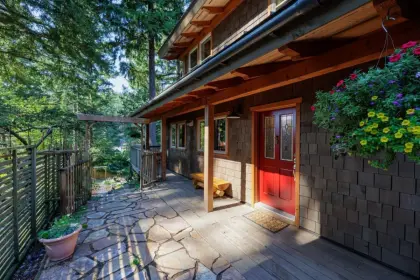 1256 Eagles Nest Road, Bowen Island, BC, Bowen island — Single Family Residence for sale