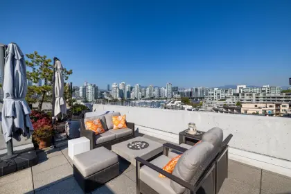 312 674 Leg In Boot Square, Vancouver, BC, Vancouver — Apartment/Condo for sale