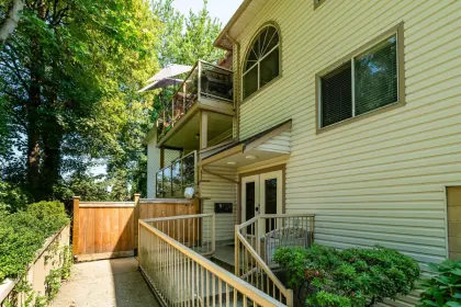 301 33839 Marshall Road, Abbotsford, BC, Abbotsford — Apartment/Condo for sale