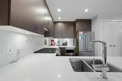 505 4289 Hastings Street, Burnaby, BC, Burnaby — Apartment/Condo for sale