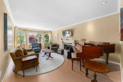 210 E 20th Street, North Vancouver, BC, North vancouver — Single Family Residence for sale