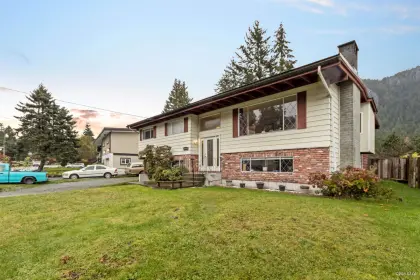 38144 Westway Avenue, Squamish, BC, Squamish — Single Family Residence for sale