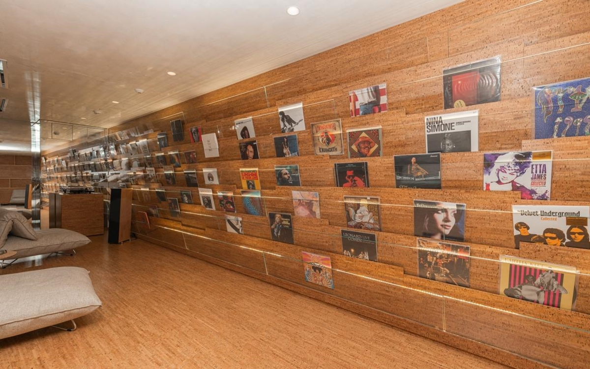 Hallway Photo of 1504 1568 Alberni Street, Vancouver, BC