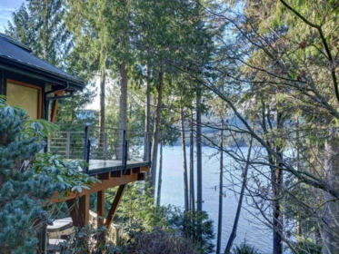5950 Tillicum Bay Road, Sechelt, BC, Sechelt — Single Family Residence for sale