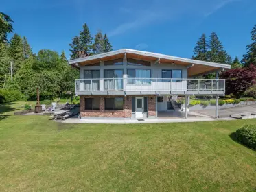 83 Chadwick Road, Gibsons, BC, Gibsons — Single Family Residence for sale