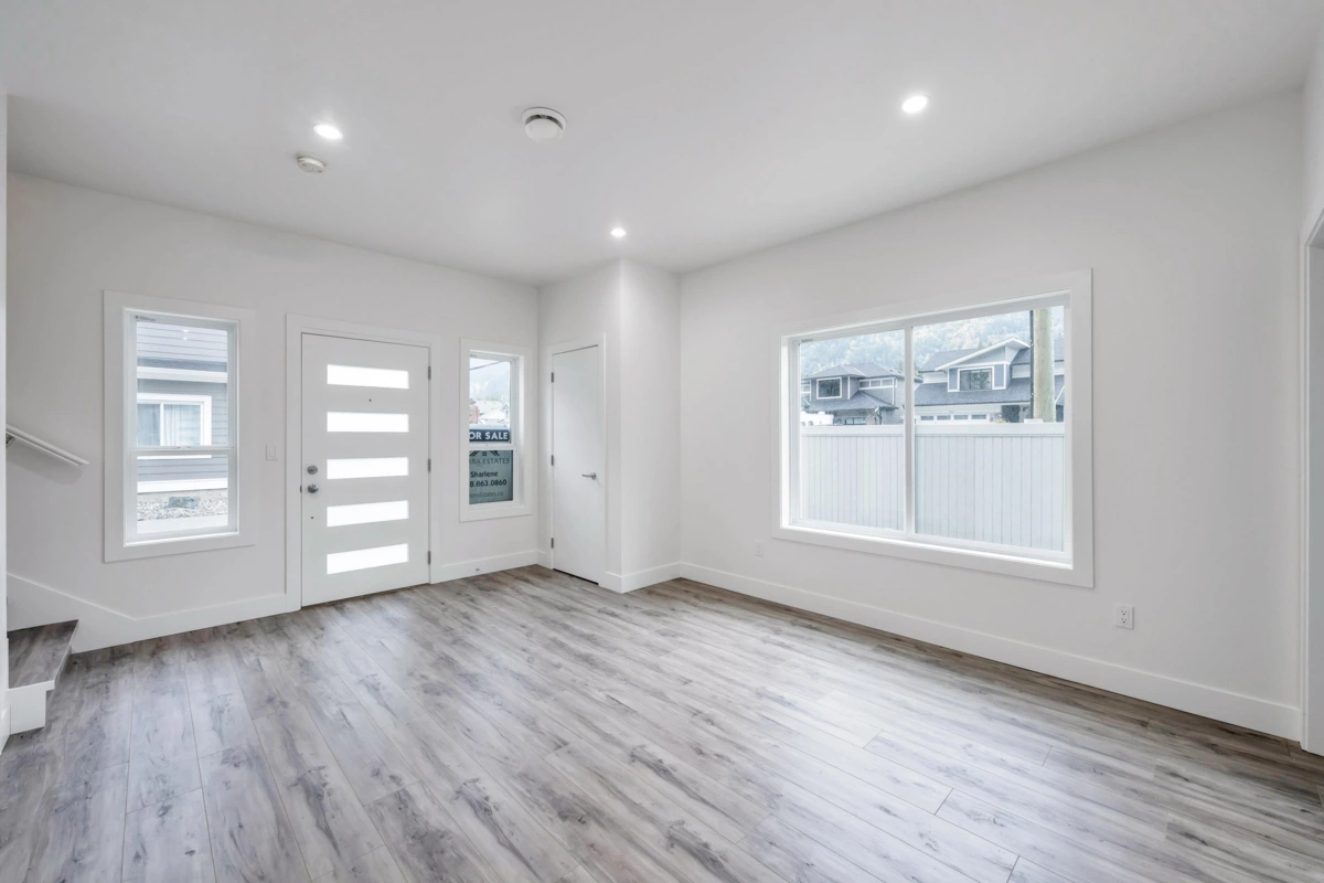 Garage Interior Photo of 34 750 Hot Springs Road Street, Harrison Hot Springs, BC