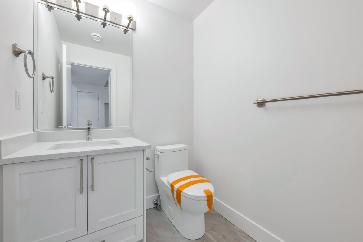 Walk-In Closet Photo of 34 750 Hot Springs Road Street, Harrison Hot Springs, BC