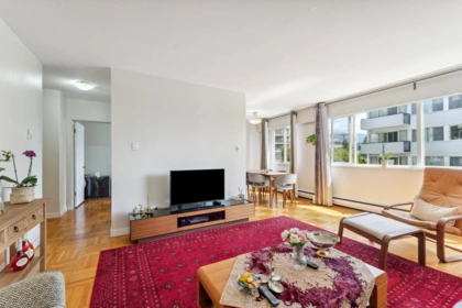 205 1750 Esquimalt Avenue, West Vancouver, BC, West Vancouver — Apartment/Condo for sale