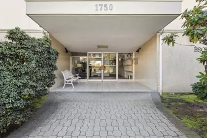 205 1750 Esquimalt Avenue, West Vancouver, BC, West Vancouver — Apartment/Condo for sale