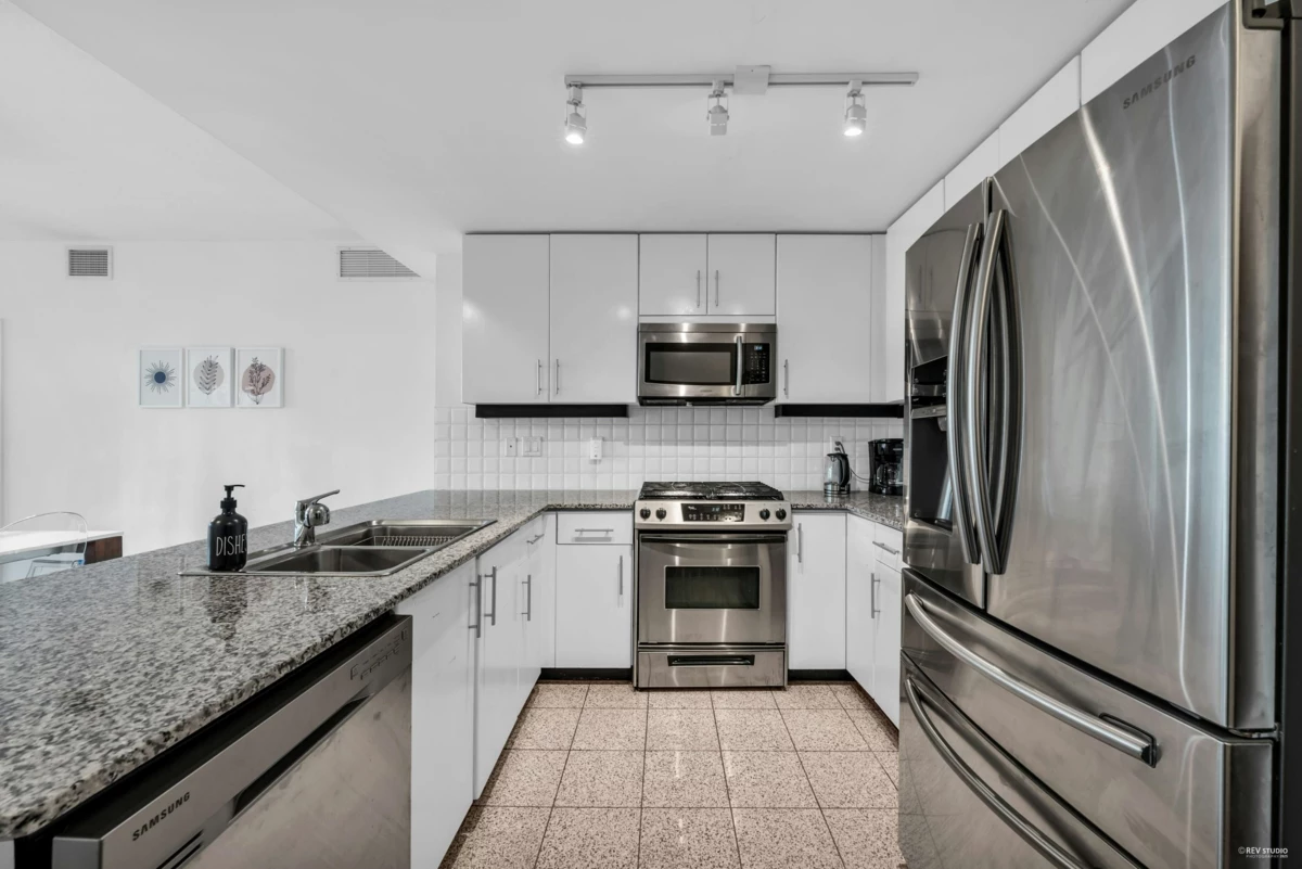 Dining Area Photo of 409 100 E Esplanade Street, North Vancouver, BC