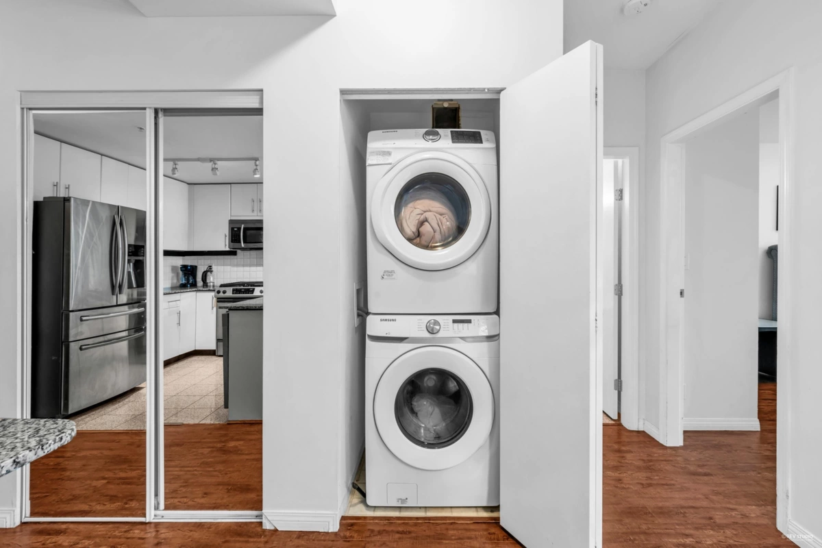 Entry Foyer Photo of 409 100 E Esplanade Street, North Vancouver, BC