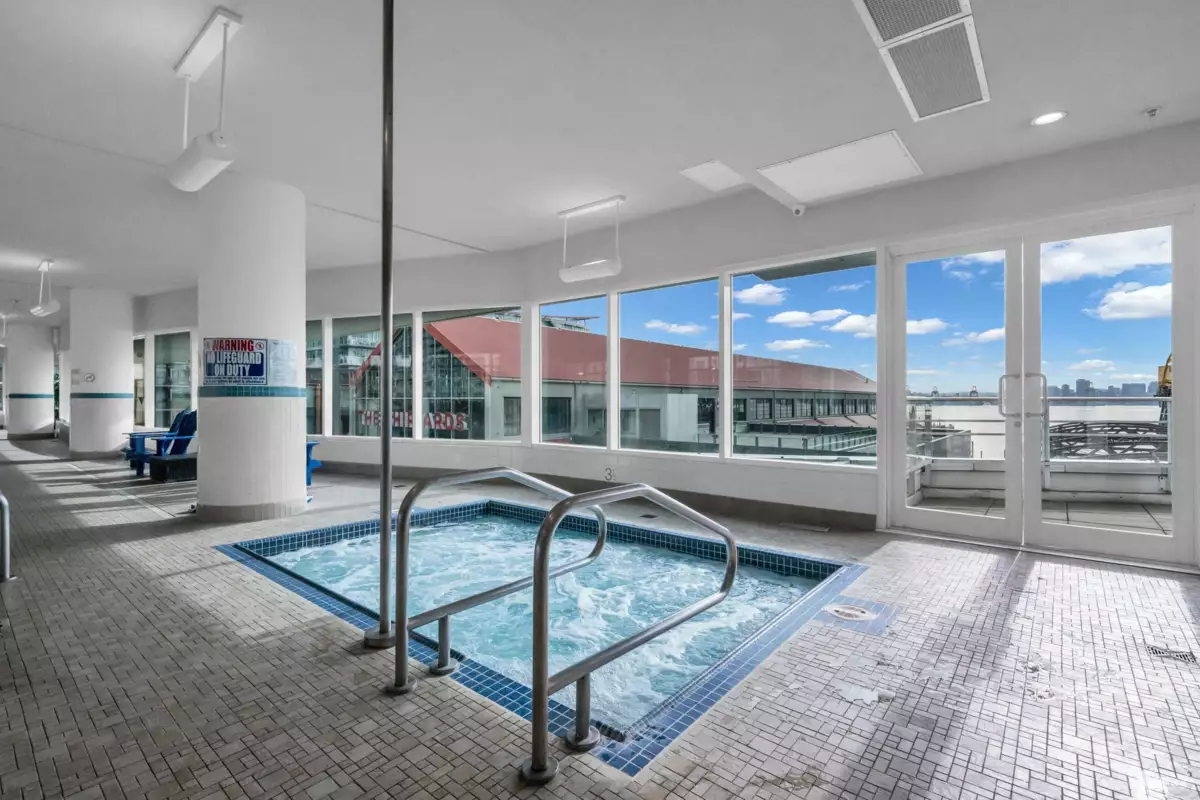 Front Yard Photo of 409 100 E Esplanade Street, North Vancouver, BC