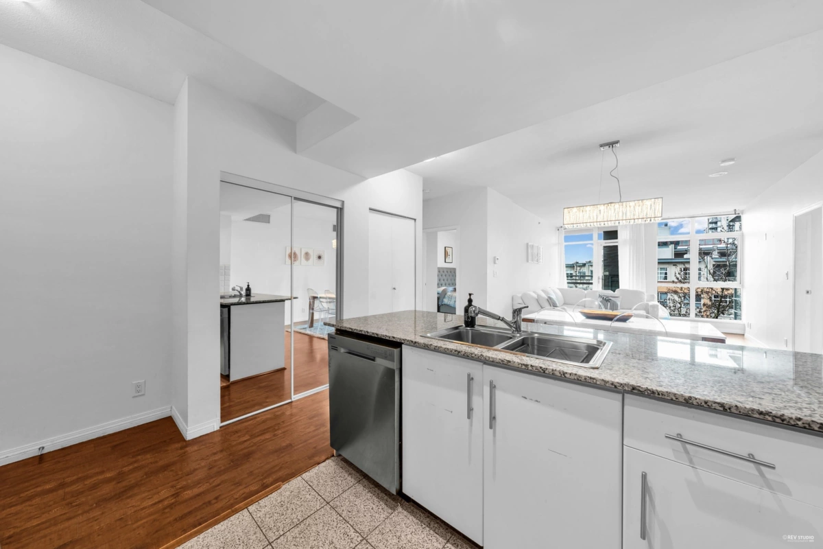 Kitchen Photo of 409 100 E Esplanade Street, North Vancouver, BC