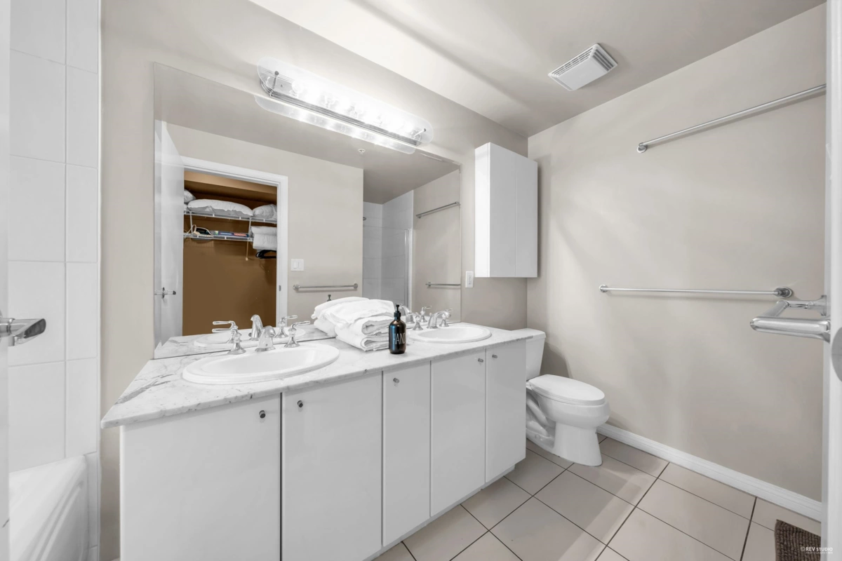 Laundry Room Photo of 409 100 E Esplanade Street, North Vancouver, BC